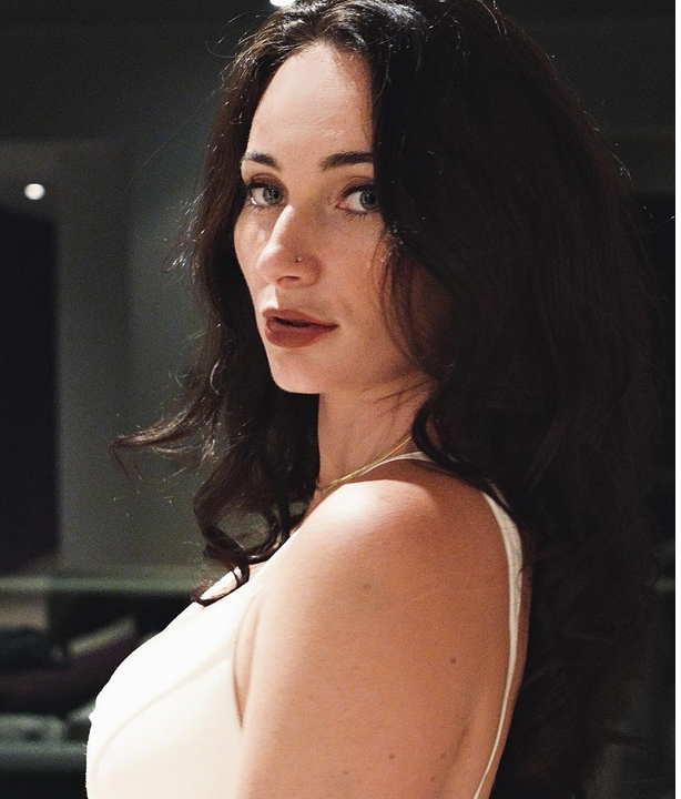 Headshot of Jasmine Holdsworth